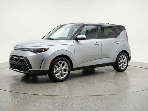 Used 2025 Kia Soul LX w/ LX Technology Package image 3