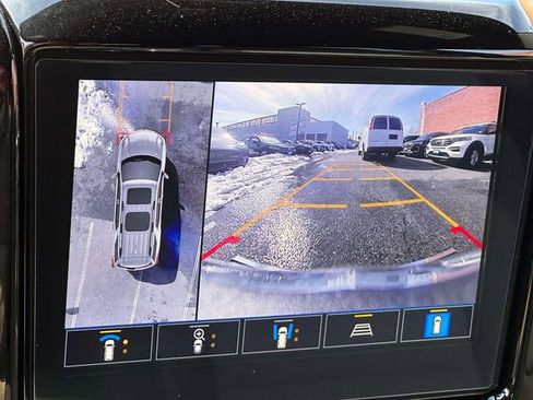 Used 2023 Chevrolet Traverse LT w/ Rear Camera Mirror Package image 27