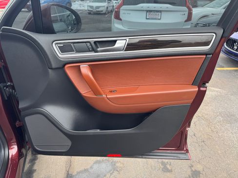 Used 2017 Volkswagen Touareg Executive image 34