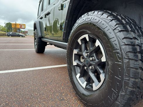 Used 2024 Jeep Wrangler Rubicon image 9