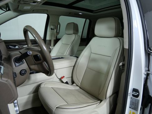 Used 2022 GMC Yukon XL Denali AWD/4WD image 11