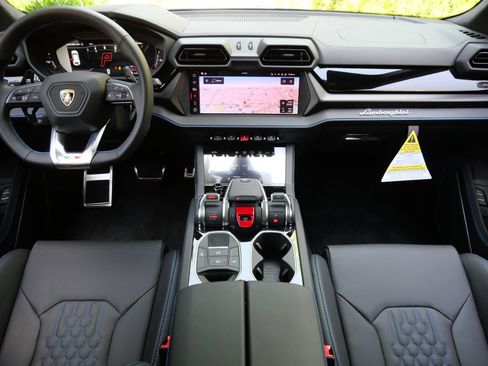 Used 2025 Lamborghini Urus SE AWD/4WD image 7
