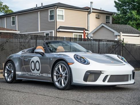 Used 2019 Porsche 911 Speedster RWD image 4