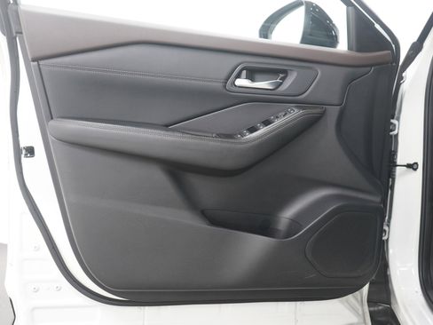 Used 2023 Nissan Rogue SV w/ SV Premium B Package image 21