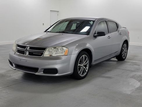 Used 2013 Dodge Avenger SE image 4