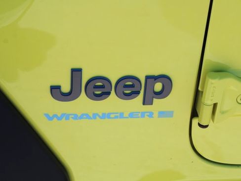 Used 2023 Jeep Wrangler Unlimited w/ Cold Weather Group AWD/4WD image 8