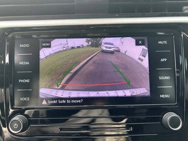 Used 2022 Volkswagen Passat 2.0T SE FWD image 33