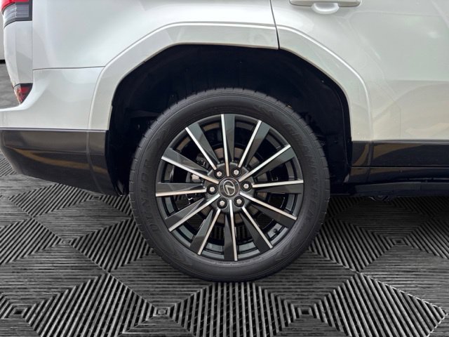 Used 2024 Lexus GX 550 w/ Accessory Package (2T) AWD/4WD image 33