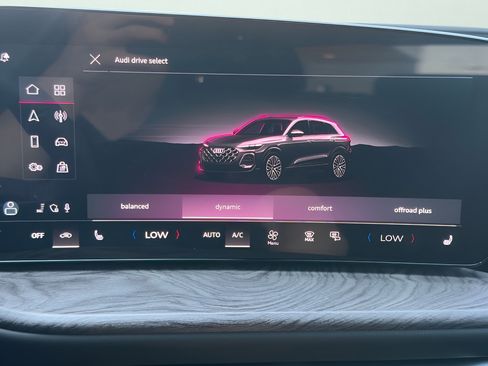 Certified 2025 Audi Q5 Premium AWD/4WD image 29