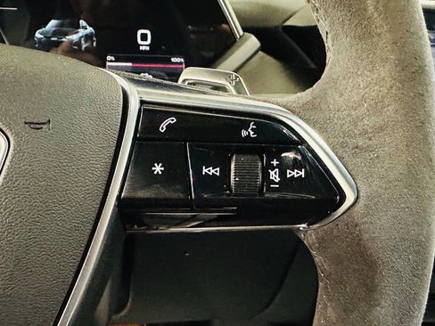 Used 2022 Audi e-tron GT Premium Plus image 18