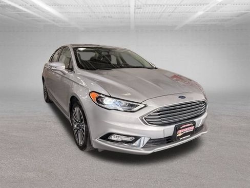 Used 2017 Ford Fusion SE w/ Fusion SE Technology Package FWD image 3