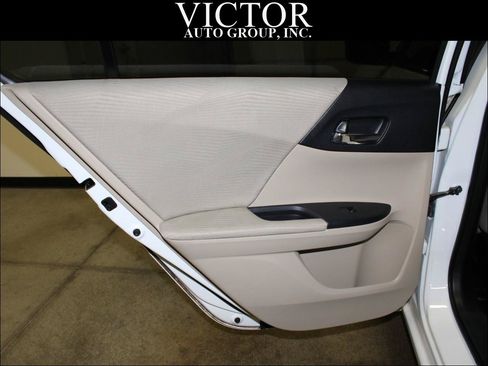 Used 2017 Honda Accord LX image 22