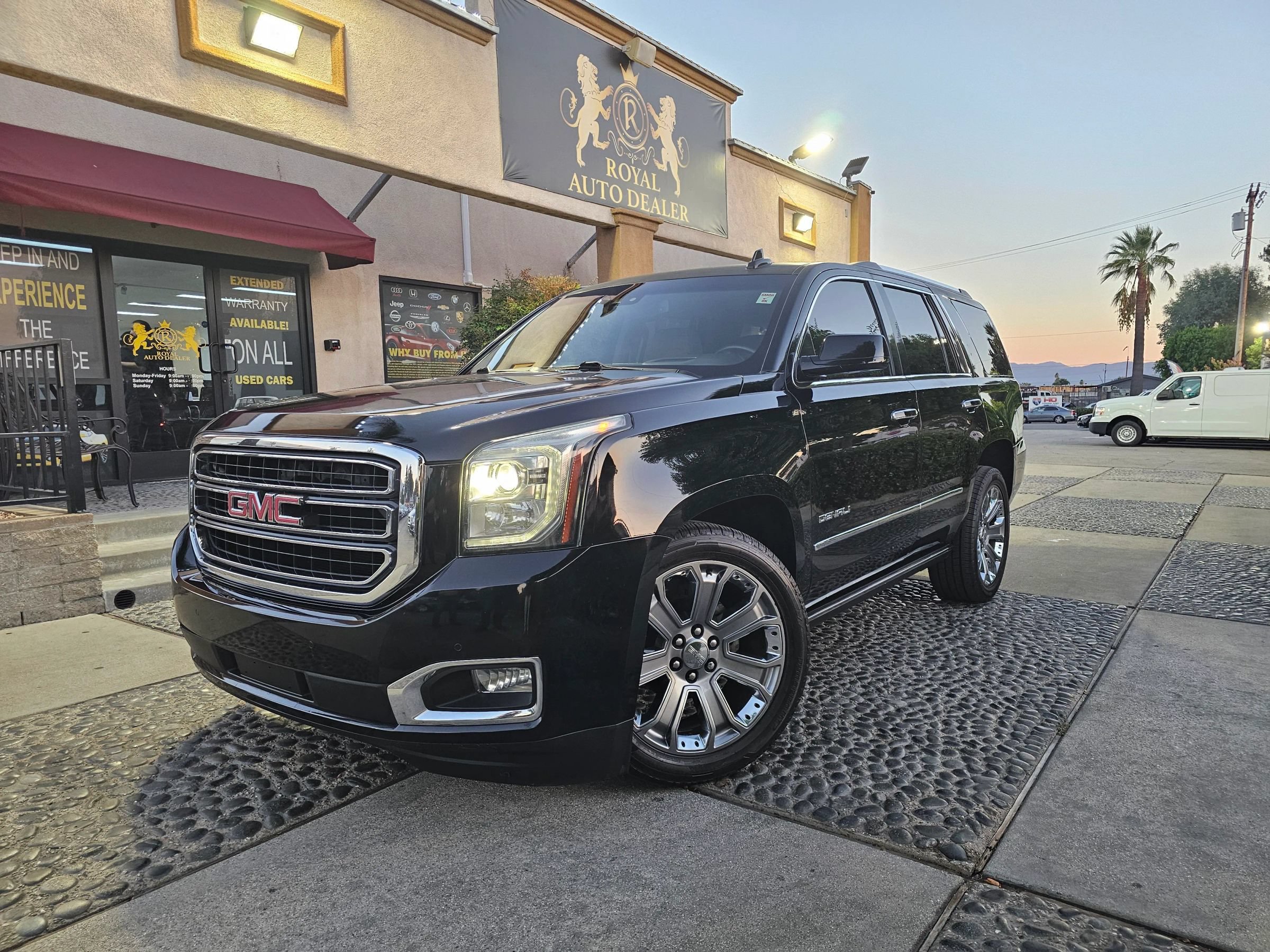 Used 2015 GMC Yukon Denali w/ Premium Package RWD image 1