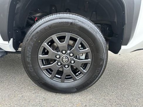 Certified 2025 Toyota 4Runner SR5 AWD/4WD image 16