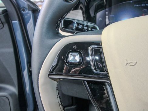 Used 2026 Lincoln Corsair Premiere image 21