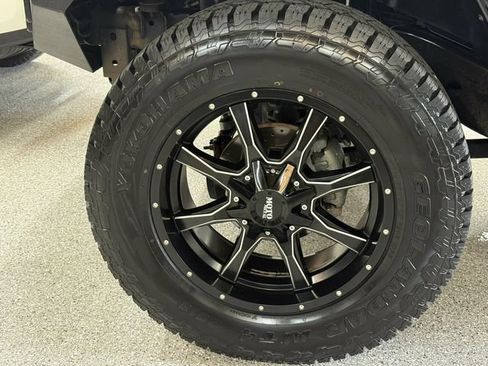 Used 2017 Jeep Wrangler Unlimited Sahara AWD/4WD image 31