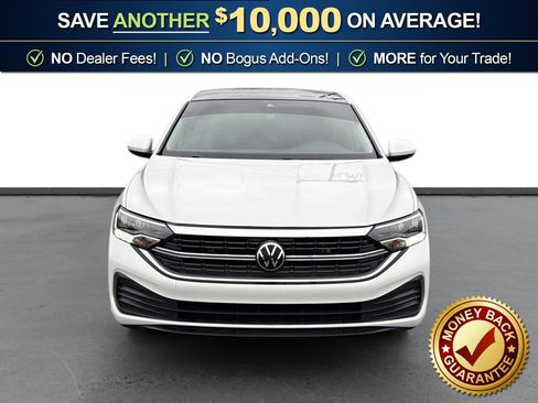 Used 2024 Volkswagen Jetta SE w/ Panoramic Sunroof Package image 11