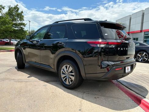 Used 2025 Nissan Pathfinder SV FWD image 8