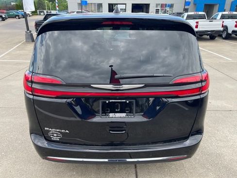 Used 2024 Chrysler Pacifica Touring-L FWD image 6