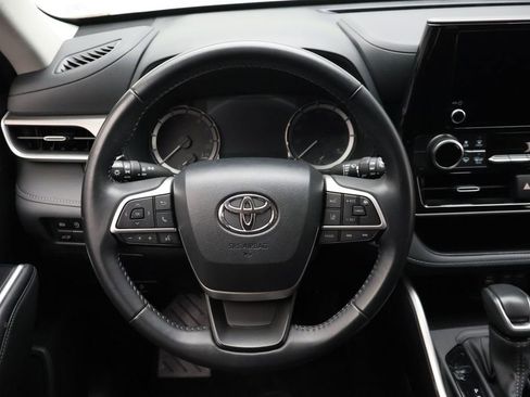 Certified 2025 Toyota Highlander LE image 23