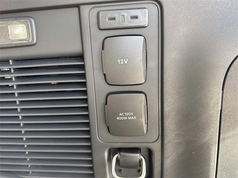 New 2025 Ford Expedition Active image 14