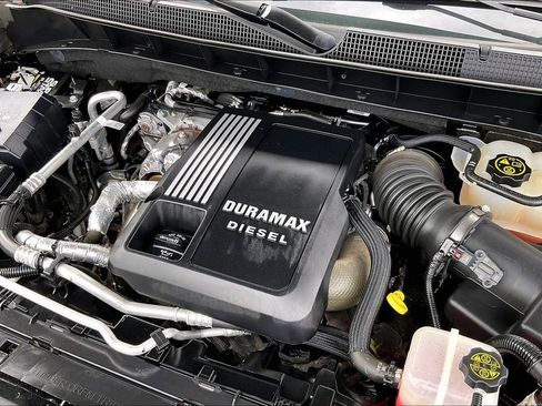 Used 2022 Chevrolet Silverado 1500 High Country w/ Technology Package image 43