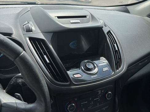 Used 2017 Ford Escape Titanium image 3