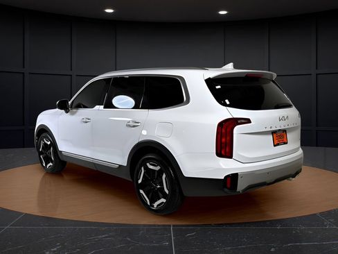 Used 2024 Kia Telluride S AWD/4WD image 5