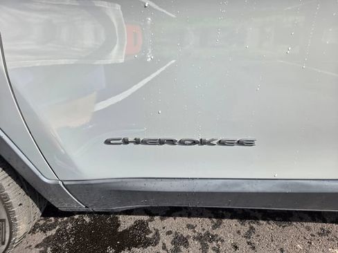 Used 2020 Jeep Cherokee Limited AWD/4WD image 23