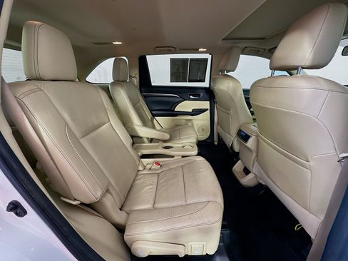 Used 2016 Toyota Highlander Limited FWD image 26