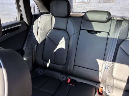 Certified 2024 Porsche Macan image 39