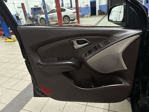 Used 2011 Hyundai Tucson GLS w/ Navigation Pkg 2 image 29