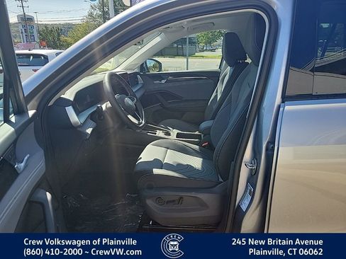 New 2025 Volkswagen Tiguan SE image 7