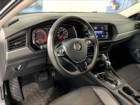 Used 2021 Volkswagen Jetta SE w/ SE Cold Weather Package image 16