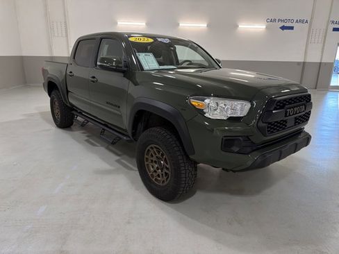 Used 2022 Toyota Tacoma SR5 w/ Trail Edition image 4
