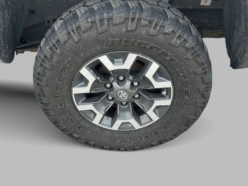 Used 2019 Toyota Tacoma TRD Off-Road image 3