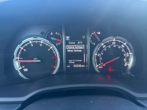 Used 2024 Toyota 4Runner TRD Off-Road Premium w/ Moonroof Package AWD/4WD image 19