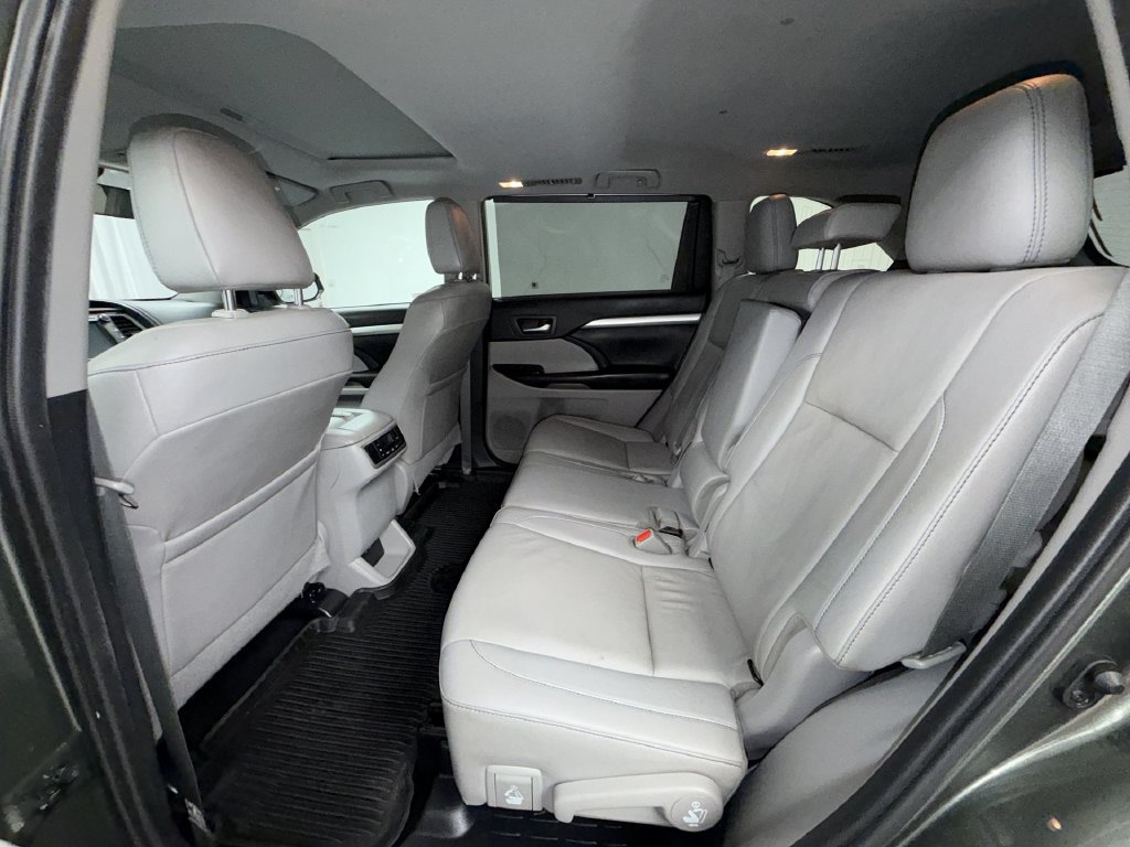 Used 2019 Toyota Highlander XLE AWD/4WD image 13