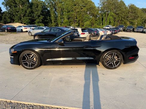 Used 2018 Ford Mustang Premium RWD image 4