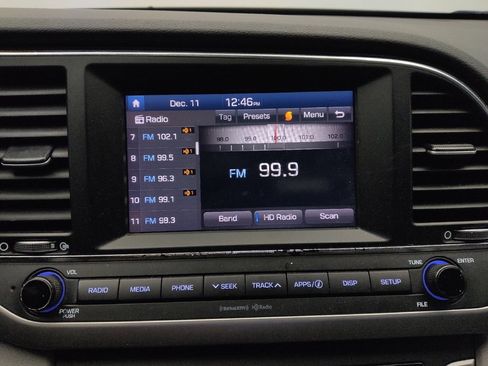 Used 2017 Hyundai Elantra SE image 25