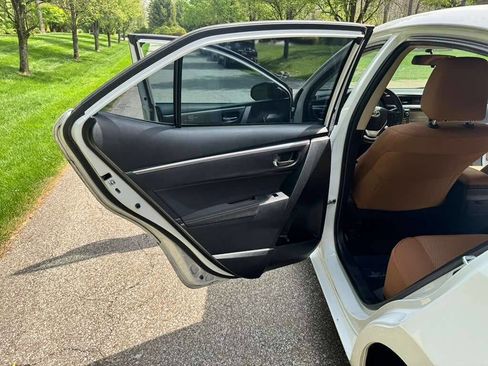 Used 2014 Toyota Corolla LE image 31