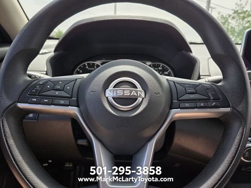 Used 2025 Nissan Altima 2.5 SV FWD image 20
