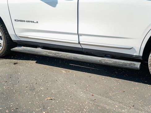 Used 2021 GMC Yukon Denali w/ Denali Ultimate Package image 8