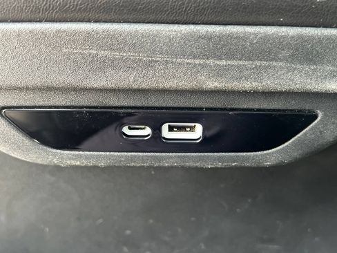 Used 2025 Chrysler Pacifica Limited FWD image 10