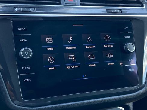 Used 2022 Volkswagen Tiguan SE image 25