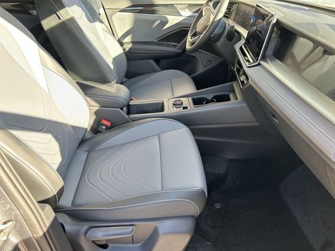 New 2026 Volkswagen Tiguan SE AWD/4WD image 8