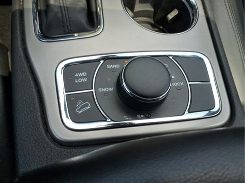 Used 2021 Jeep Grand Cherokee Limited AWD/4WD image 19