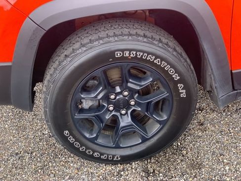 Used 2021 Jeep Cherokee Trailhawk AWD/4WD image 31