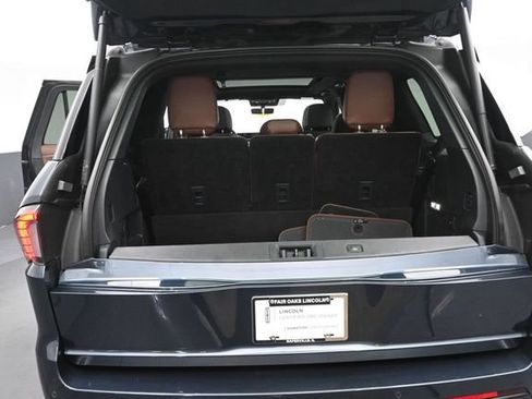 Certified 2025 Lincoln Navigator Reserve AWD/4WD image 26