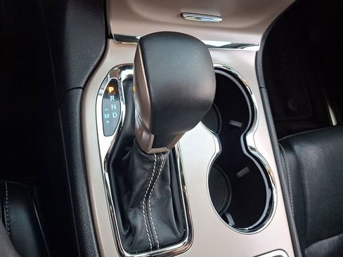 Used 2017 Jeep Grand Cherokee Overland image 16